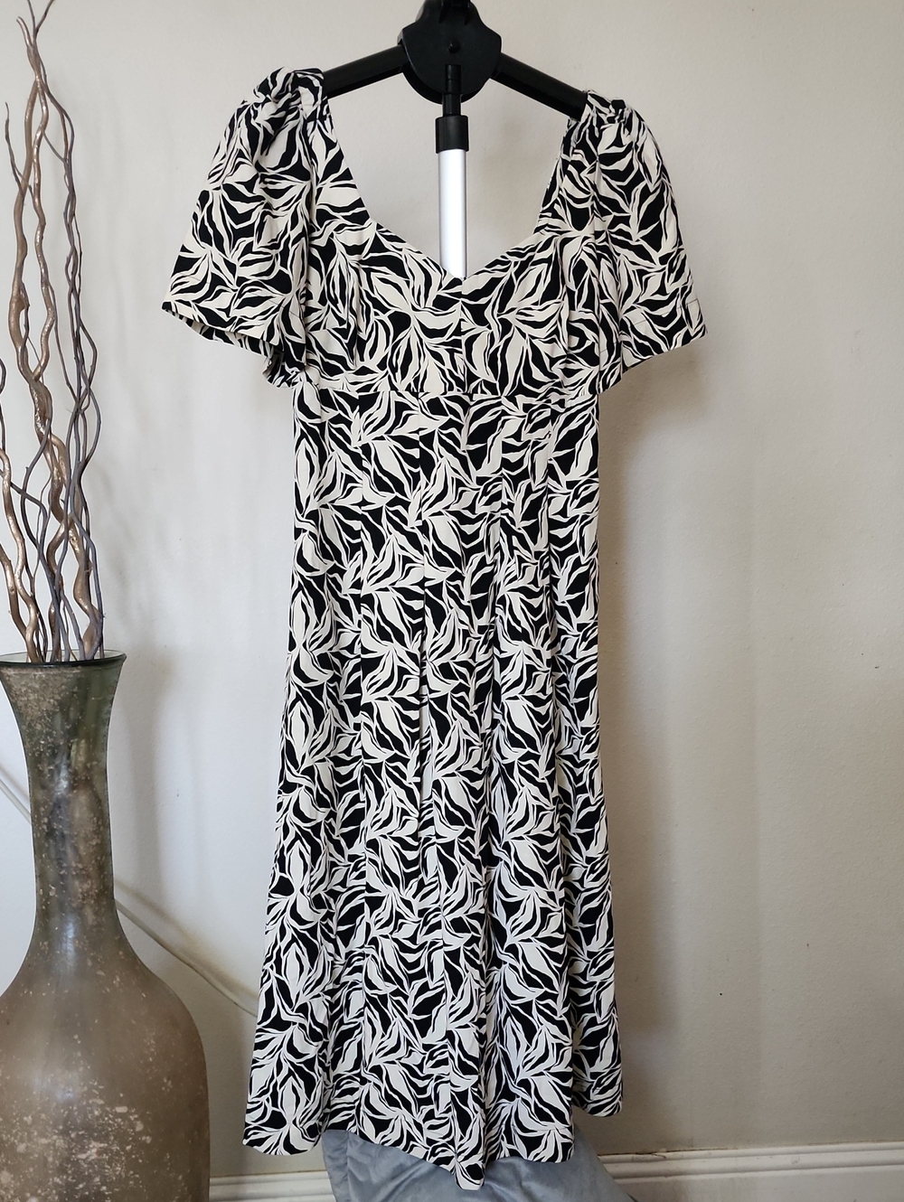 A New Day Monochrome Leaf Print Midi Dress